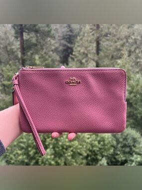 COACH Double Zip Wristlet Wallet Pink Pebbled Leather w Gold Hardware AUTHENTIC